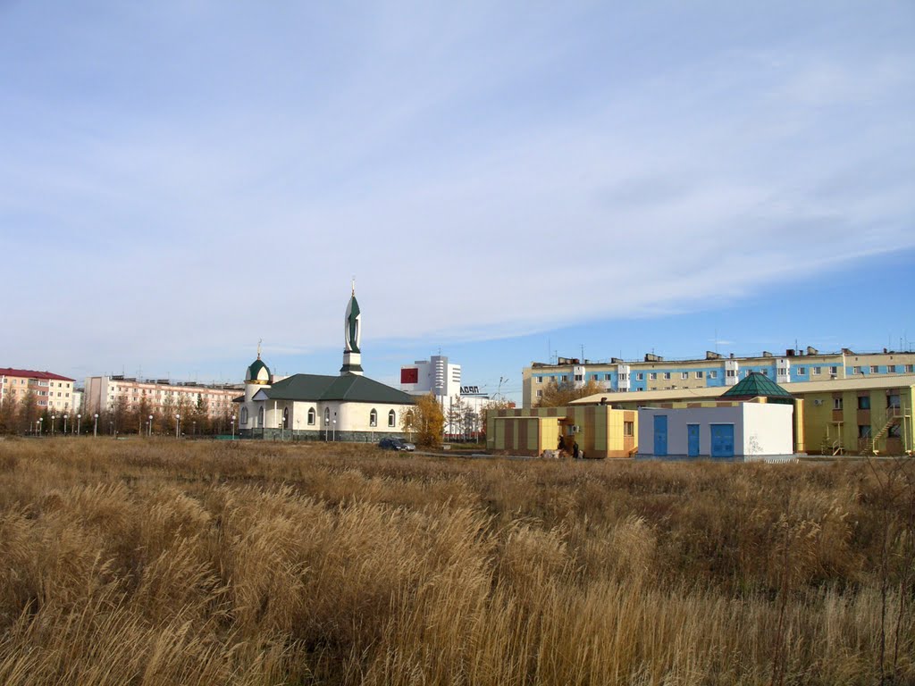 Надым 2007. Мечеть и гост."Янтарная", Надым