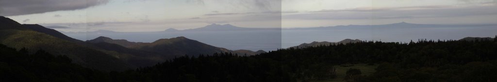 View of Kurashiri island from Shiretoko pass　知床峠から国後島を望む（北海道羅臼町）, Южно-Курильск