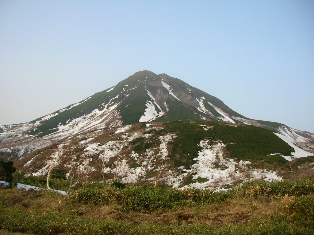 羅臼岳　春（Mt. Rausu）, Южно-Курильск