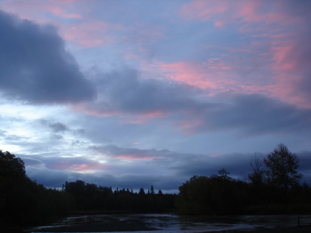 Утренняя Заря на реке Поронай (о.Сахалин), Анбэцу