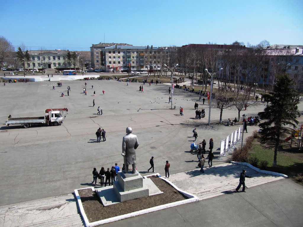 Площадь В.И. Ленина после праздника, Корсаков