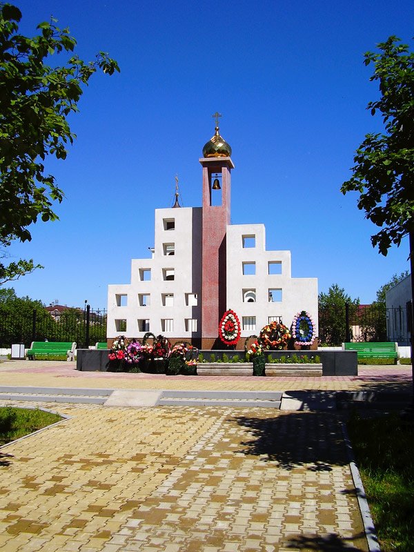 Памятник побигшим в Нефтегорске при землетрясении 1995 года, Оха