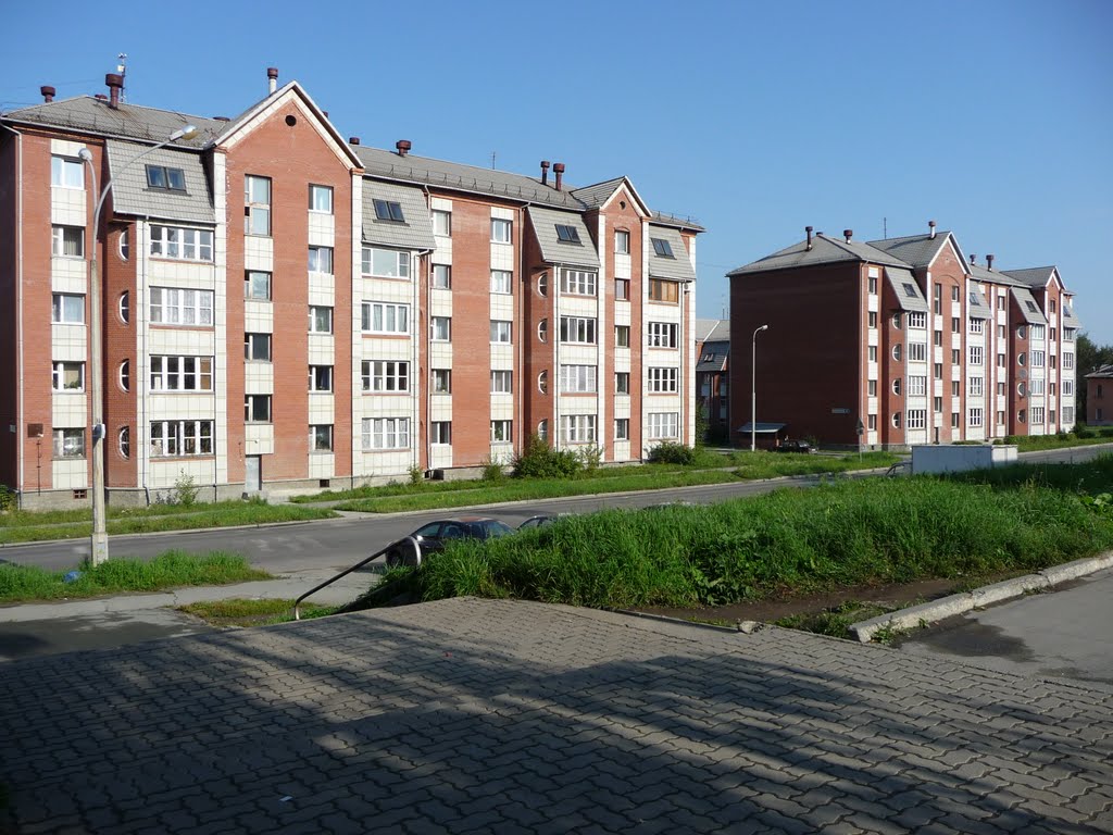 Новоуральск, новые дома на улице Фрунзе / Novouralsk, new buildings on the street Frunze, Новоуральск
