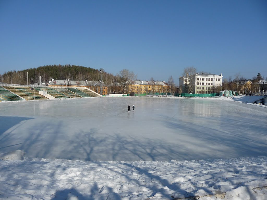 Каток на стадионе Новоуральска / Ice skating rink at the stadium Novouralsk, Новоуральск