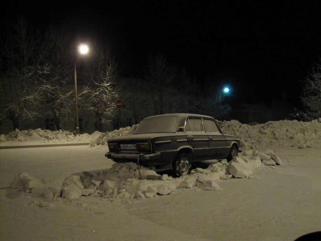 Уборка снега .snow removal in the parking lot, Лесной
