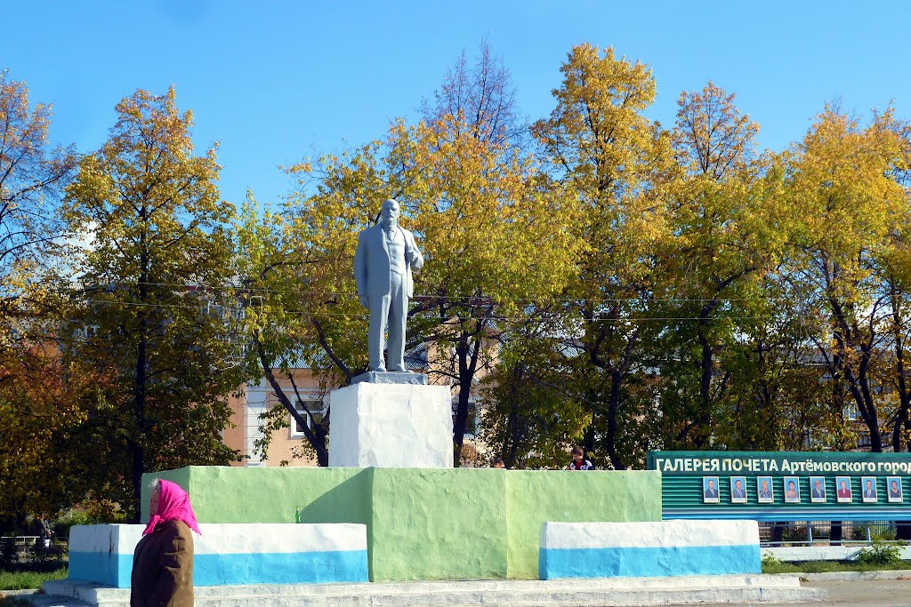 Артемовский. Ленин на площади., Артемовский