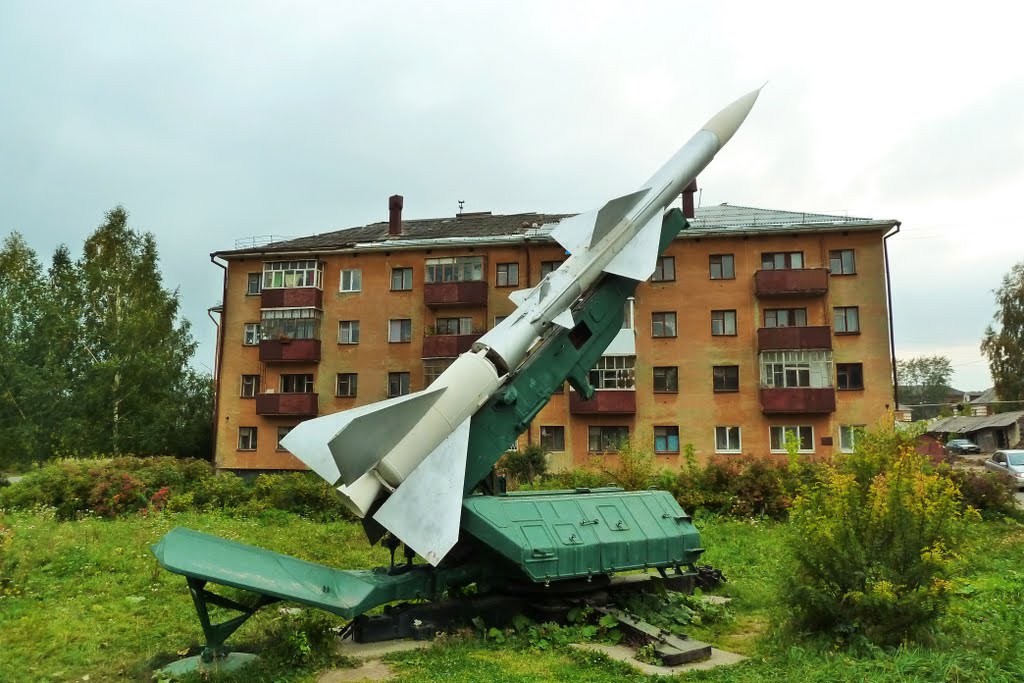 Верхний Тагил. Зенитная ракета С-75 возле памятника ВОВ., Верхний Тагил