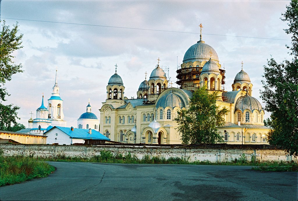 Крестовоздвиженский собор (1905—1913) Николаевского монастыря (основан в 1604) в Верхотурье, Верхотурье