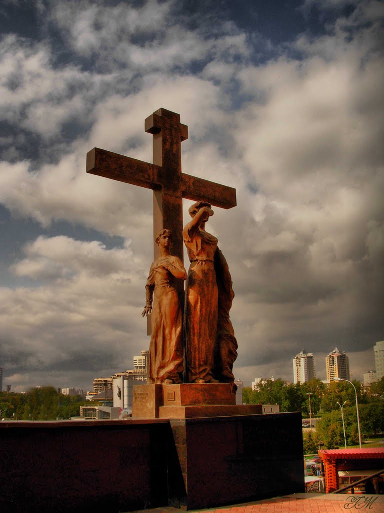 Памятник Семье Николая II, расположенный рядом с Храмом-на-Крови в Екатеринбурге., Екатеринбург