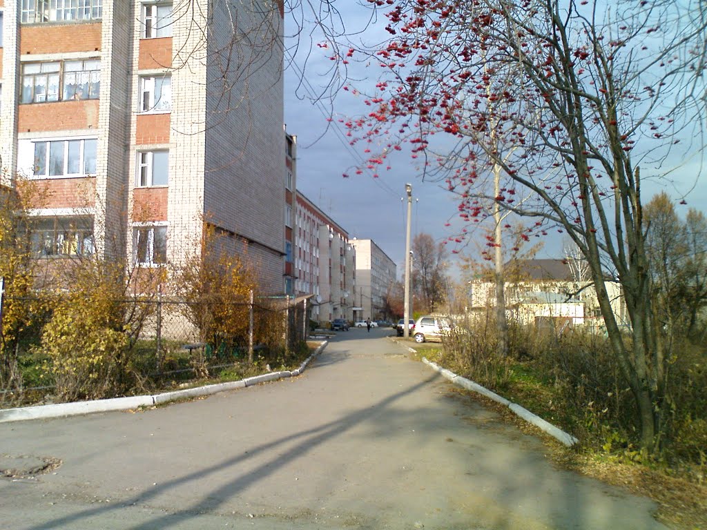 Въезд во двор дома № 33 по ул. Ухтомского, Красноуфимск