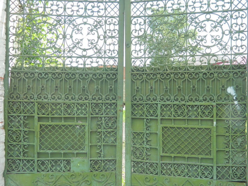 Кованые ворота. Wrought-iron gates., Красноуфимск