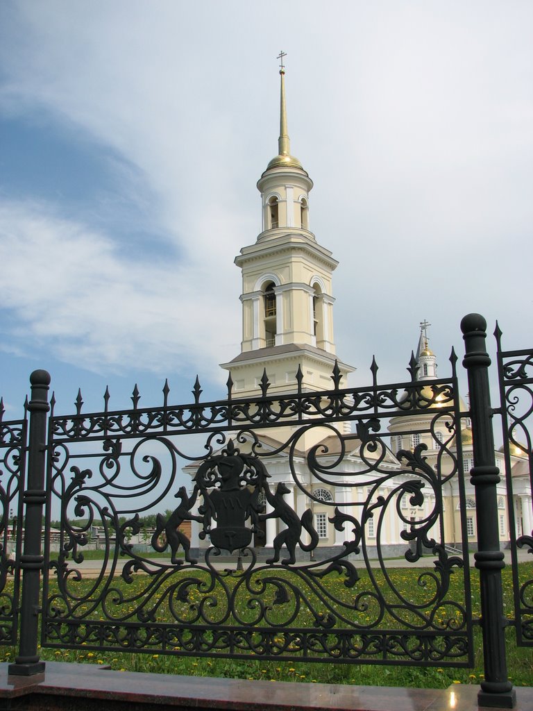 Литая ограда у Невьянского храма, Невьянск