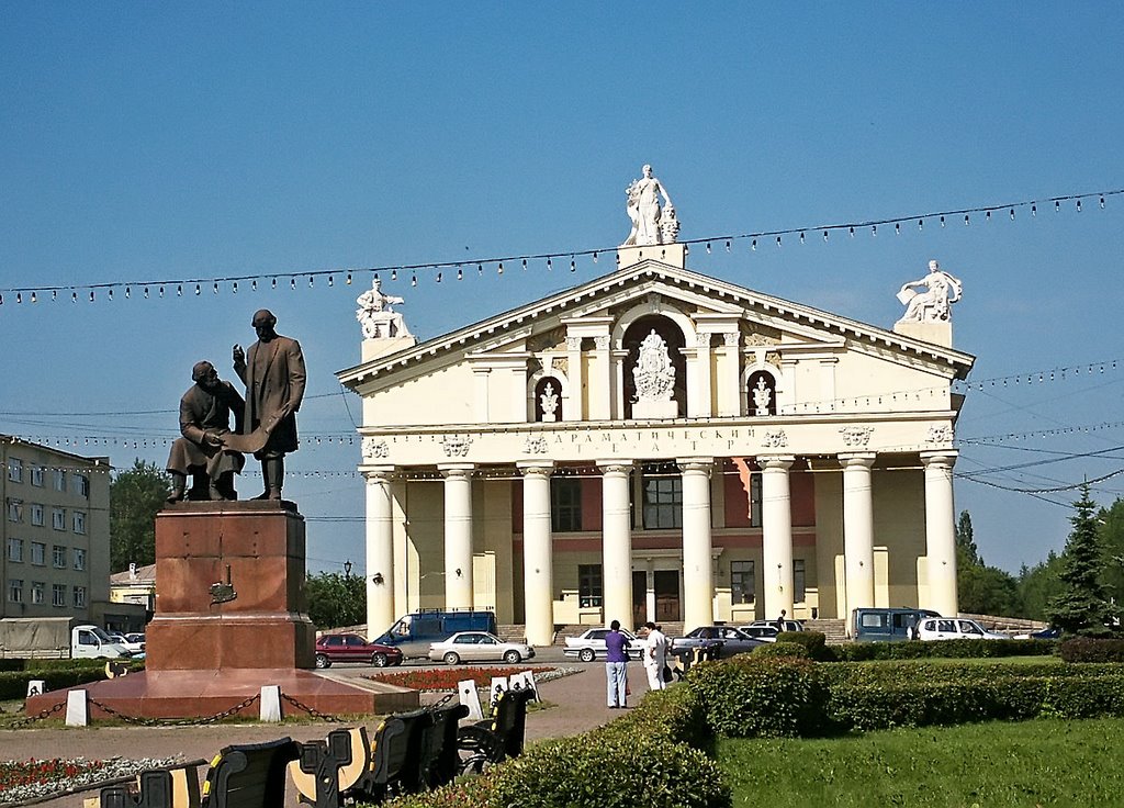 Памятник Черепановым и драматический театр в Н.Тагиле, Нижний Тагил