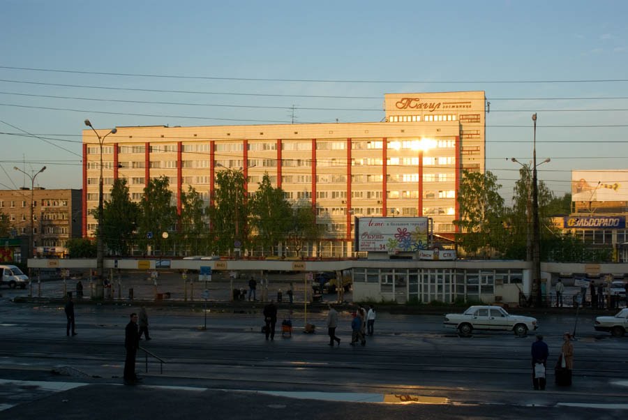 Вид на Привокзальную площадь, гостиницу "Тагил", автостанцию "ЖД вокзал" / View of the Privokzalnaya square, the hotel "Tagil", the bus station "Railway station" (13/06/2008), Нижний Тагил