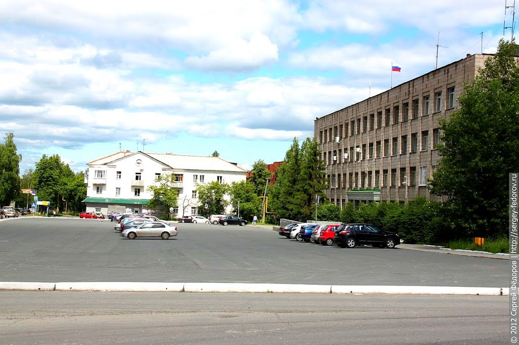 Площадь перед зданием Администрации, Нижняя Тура