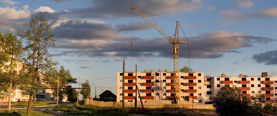 Строящийся многоэтажный дом. Североуральск. Свердловская область, Североуральск