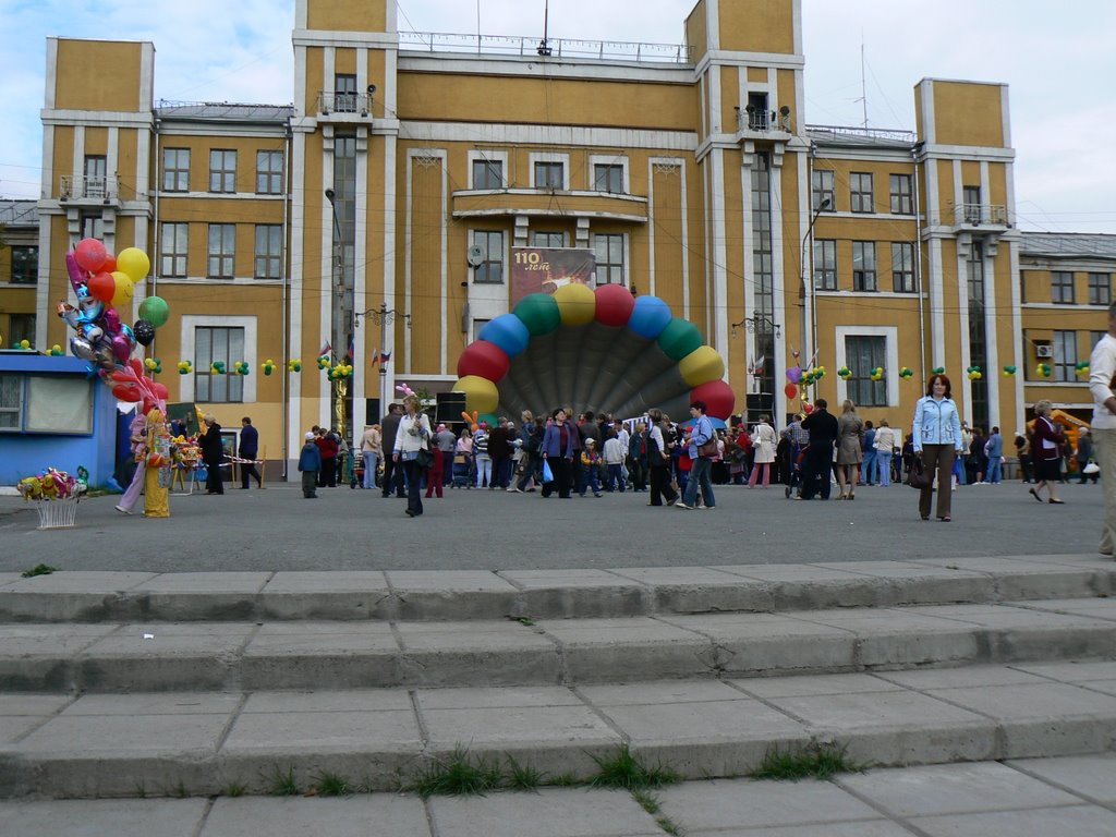 Дворец культуры металлургов; день города 2006г., Серов