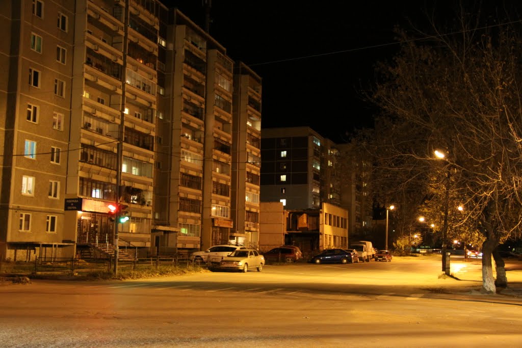 Девятиэтажки на перекрёстке Орджоникидзе-Коммуны, Сысерть