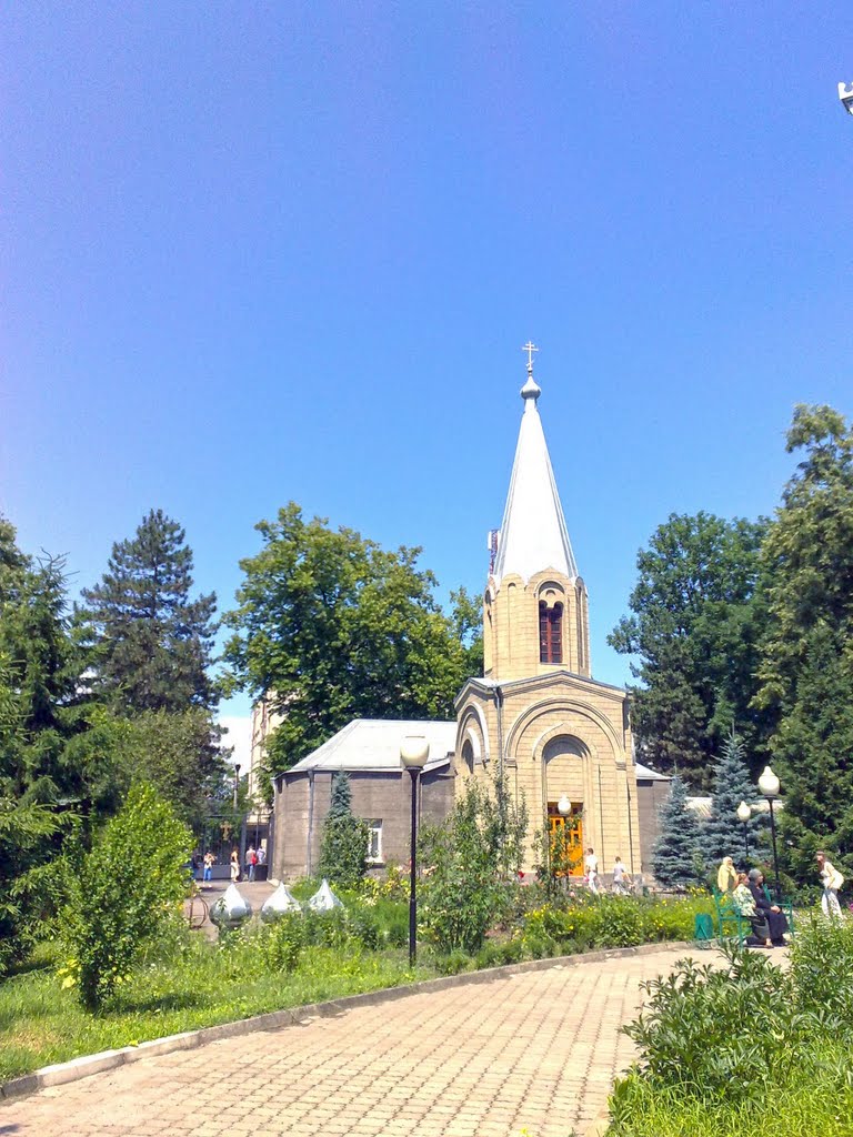 Двор Свято-Вознесенского собора, Алагир