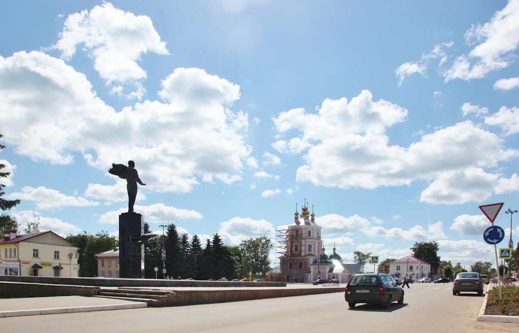 Центральная площадь. Казанская церковь (1735-1737 гг.), Гагарин
