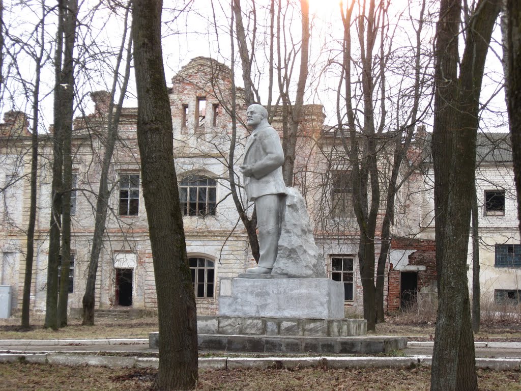 Ленин на фоне завода, Духовщина