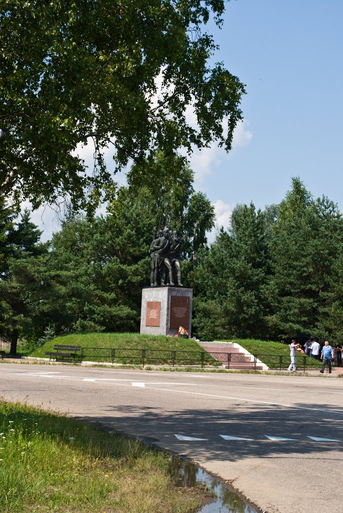 Монумент на выезде из Ельни, Ельня