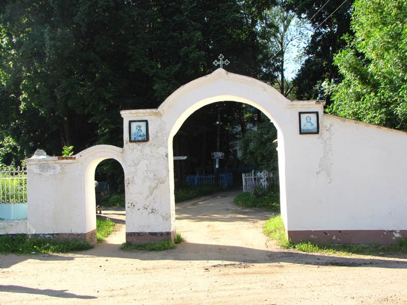 Вход на Вознесенское кладбище., Рославль