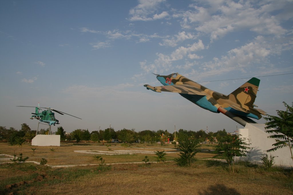 Памятники воинам - лётчикам и воинам - вертолётчикам, Буденновск