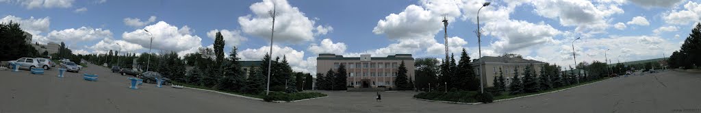 Курсавка, ул. Красная, перед районной администрацией, Курсавка