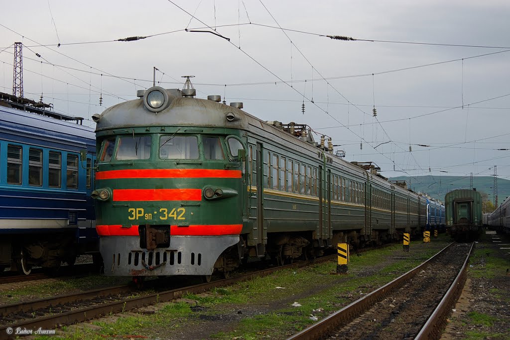 EMU-train ER9P-342 on the train station Mineralnye Vody, Минеральные Воды