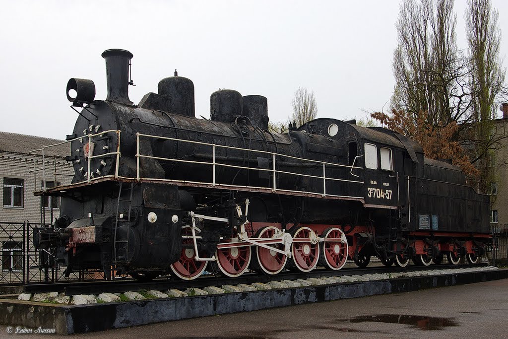 Steam locomotive Eu704-57 on train station Mineralnye Vody, Минеральные Воды