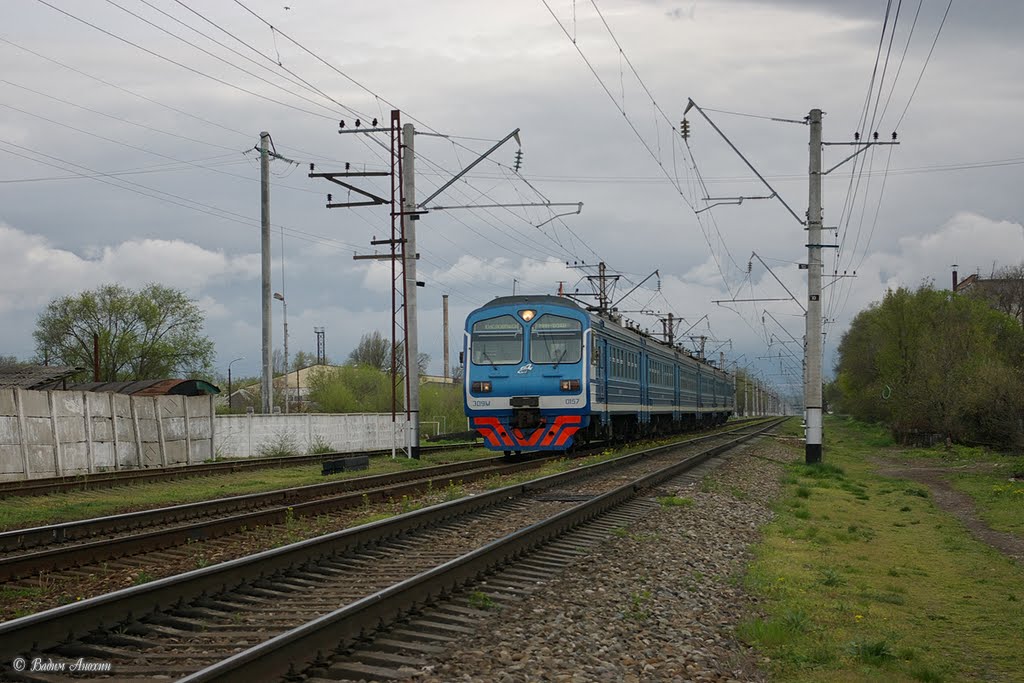 EMU-train ED9M-0157 in city Mineralnie Vody, Минеральные Воды