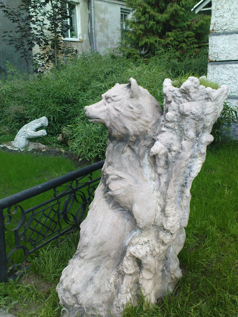 Скульптура "Медведя" в Зооэкзотеррариуме, Ставрополь