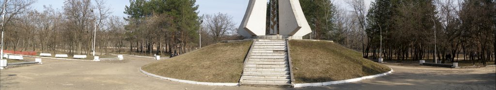 Памятник. Панорама. 30.03.2008, Котовск
