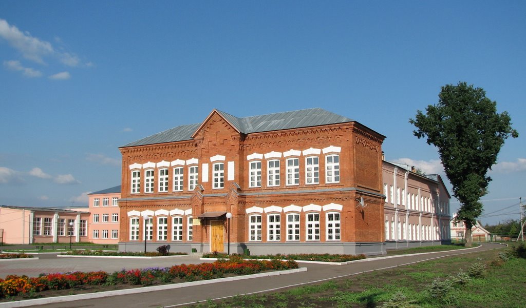 Staroyurevo. School building. Школа в районном центре Староюрьево., Староюрьево