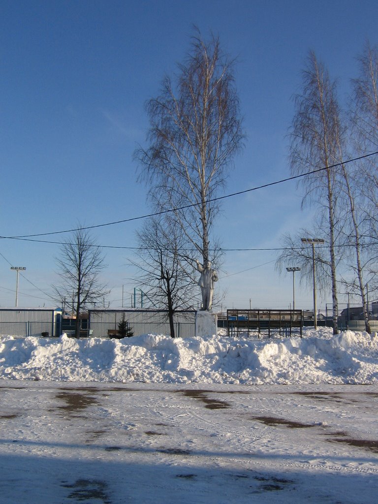 памятник Ленину перед школой №1, Базарные Матаки