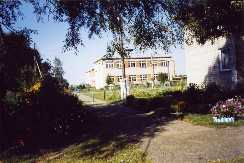Школа, Быргында, Дербешкинский