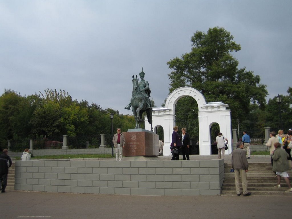памятник Н.А. Дуровой (09.09.05), Елабуга