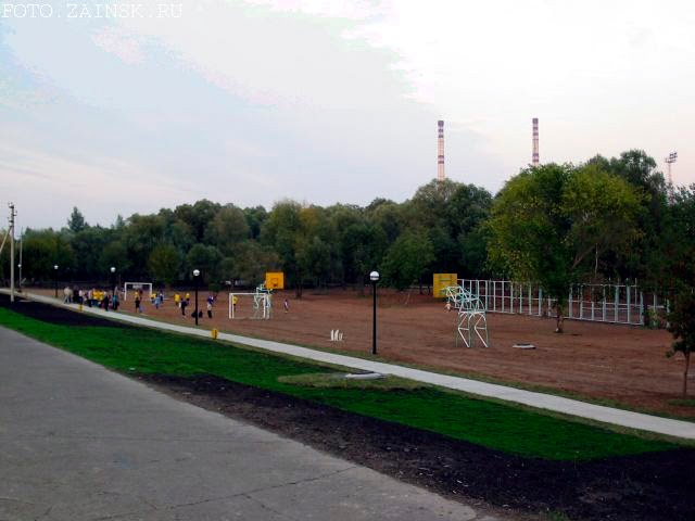 Вид на спорт площадку в парке "Кармалка", Заинск