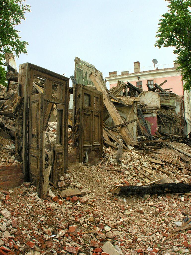 Ruins of the house on Gayaza Iskhaki (Volodarskogo) street, Казань