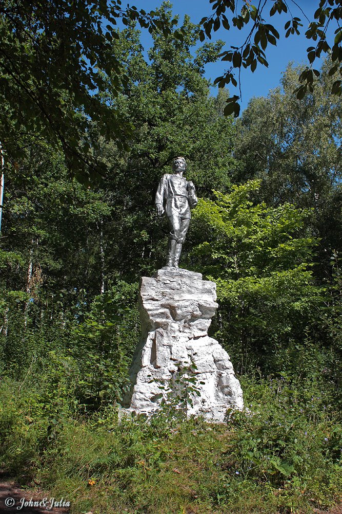 *** Памятник Максимке в лесопарке ***, Лениногорск