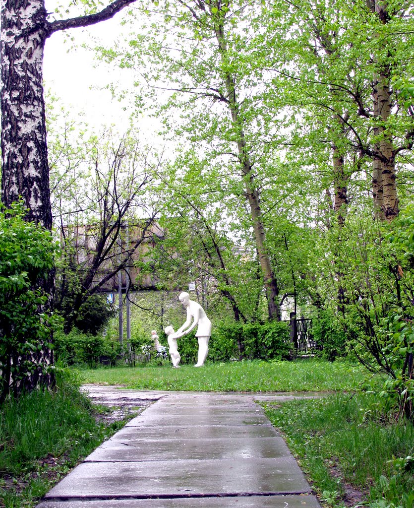 памятник Маме и ребёнку (22 квартал), Северск