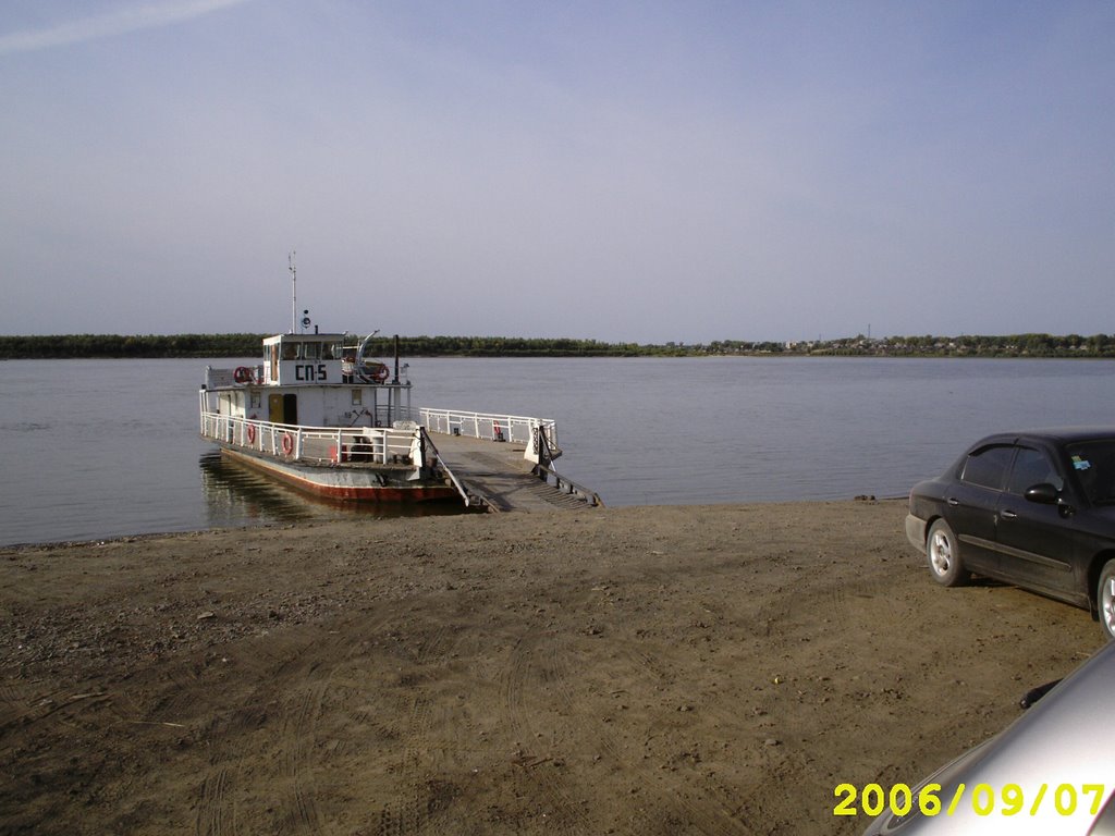 ferry(boat) over river Ob in Kolpashevo, Колпашево