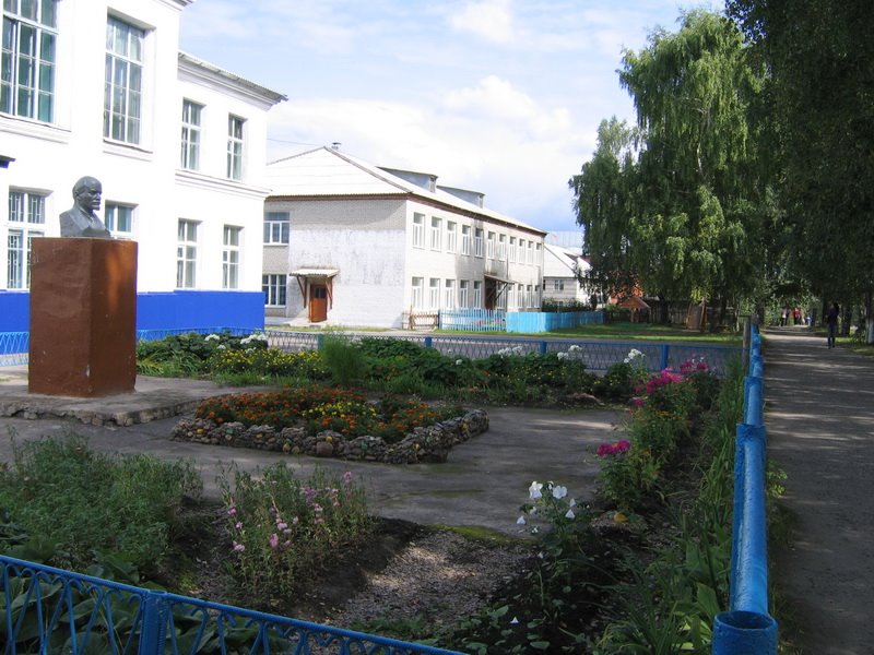 Школа №1, Молчаново