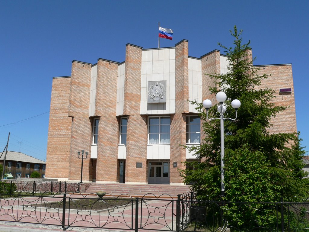 Здание администрации, Первомайское