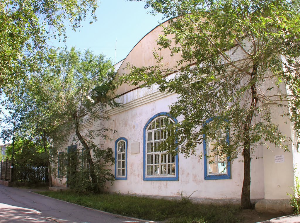 The first stone building in Kyzyl (1925) - the first power plant, Кызыл