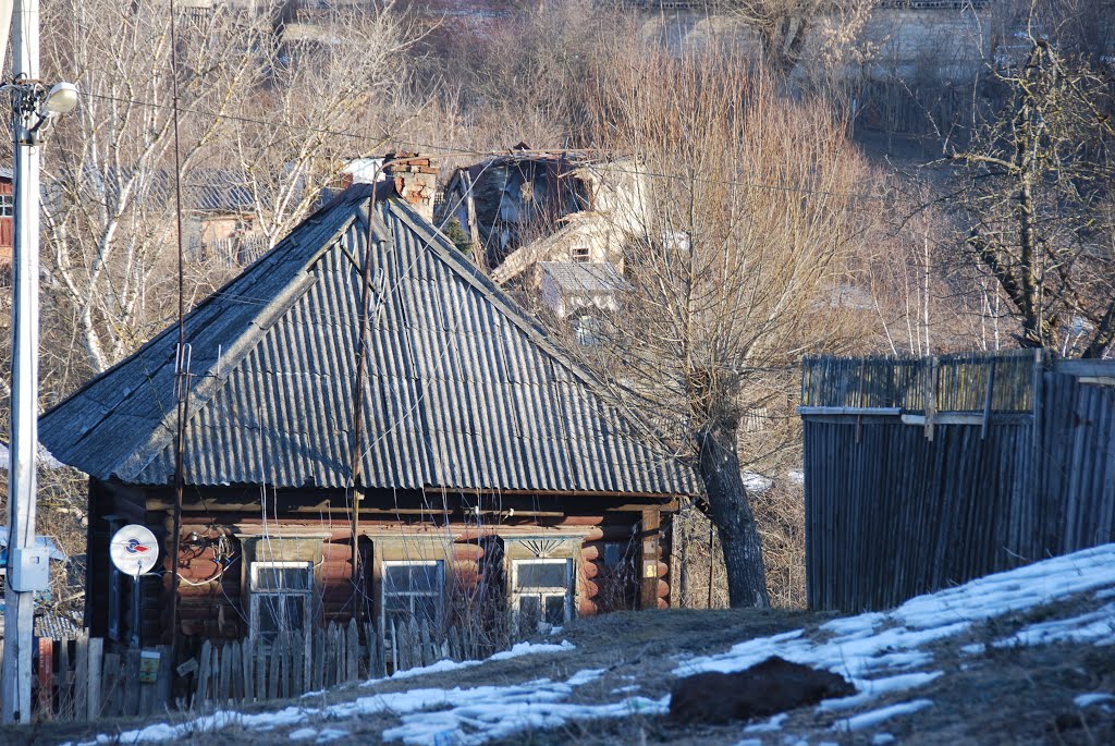 Разрушающийся деревянный дом в Белёве., Белев