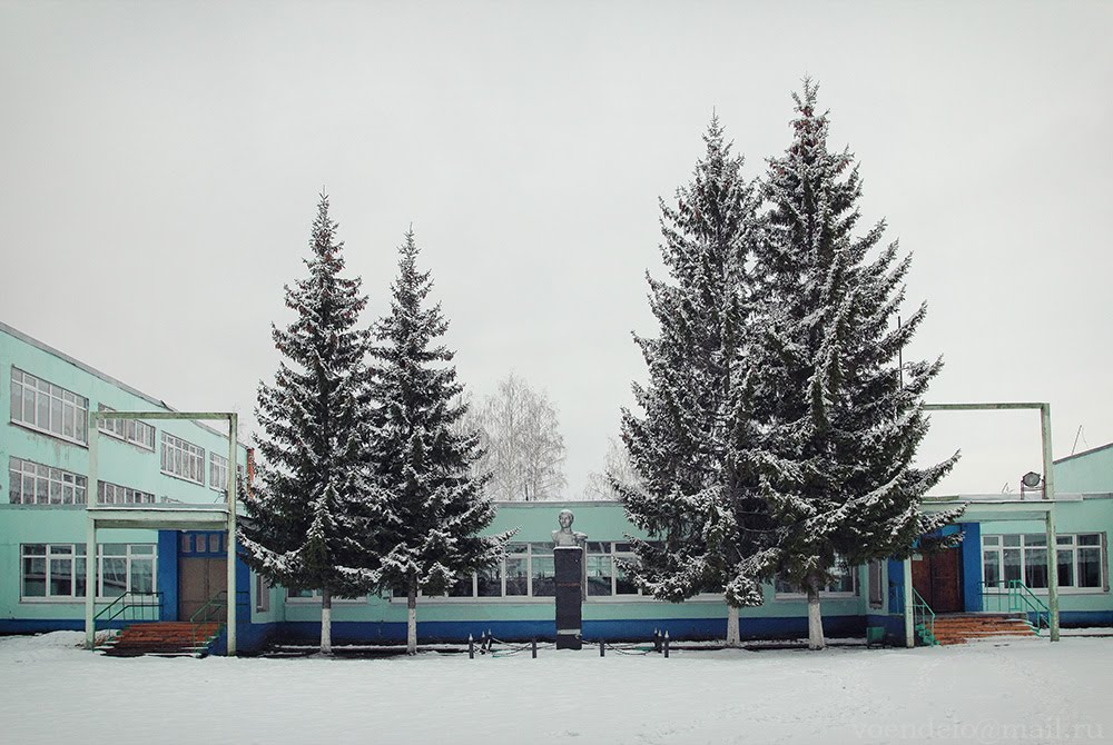 Во дворе Арсеньевской школы, Арсеньево
