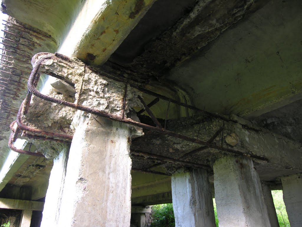 Мост через Нюховку, развалился ригель опоры, Ленинский