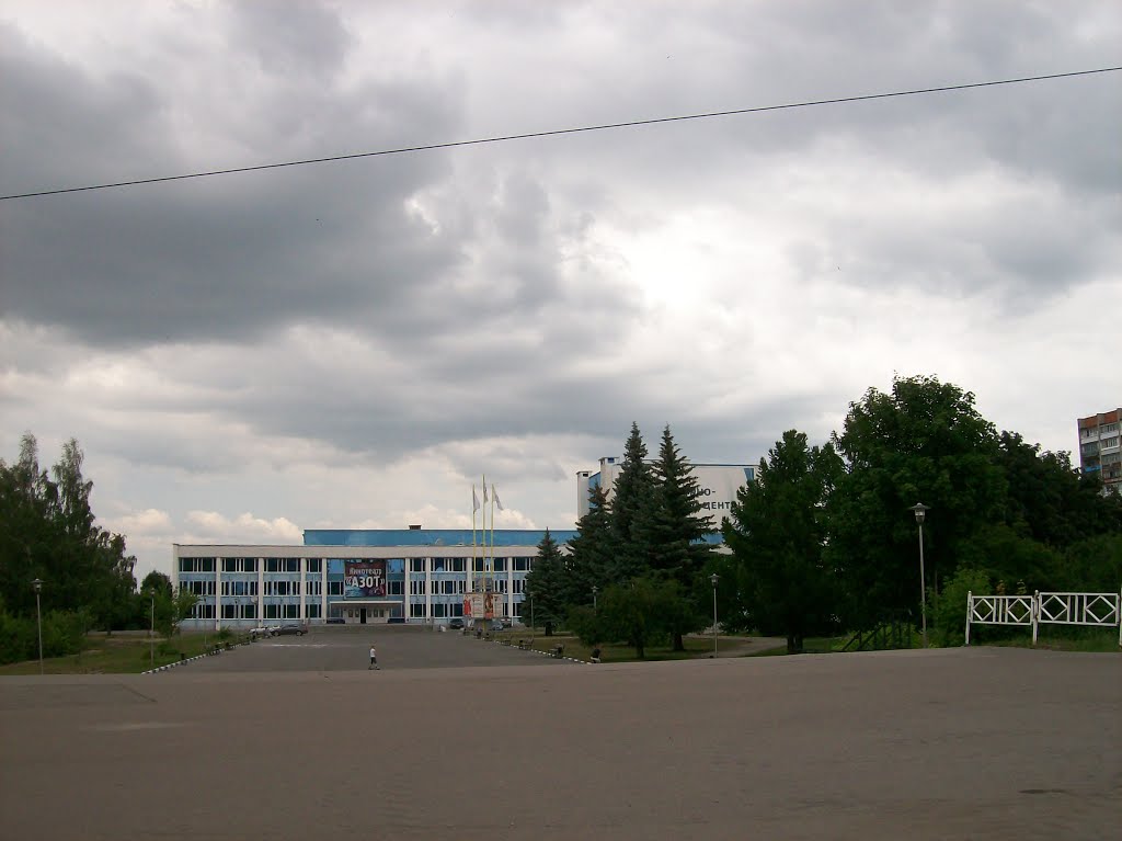 Площадь у дворца культуры, Новомосковск